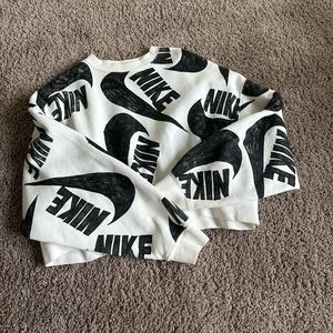 Women’s Nike cropped sweatshirt